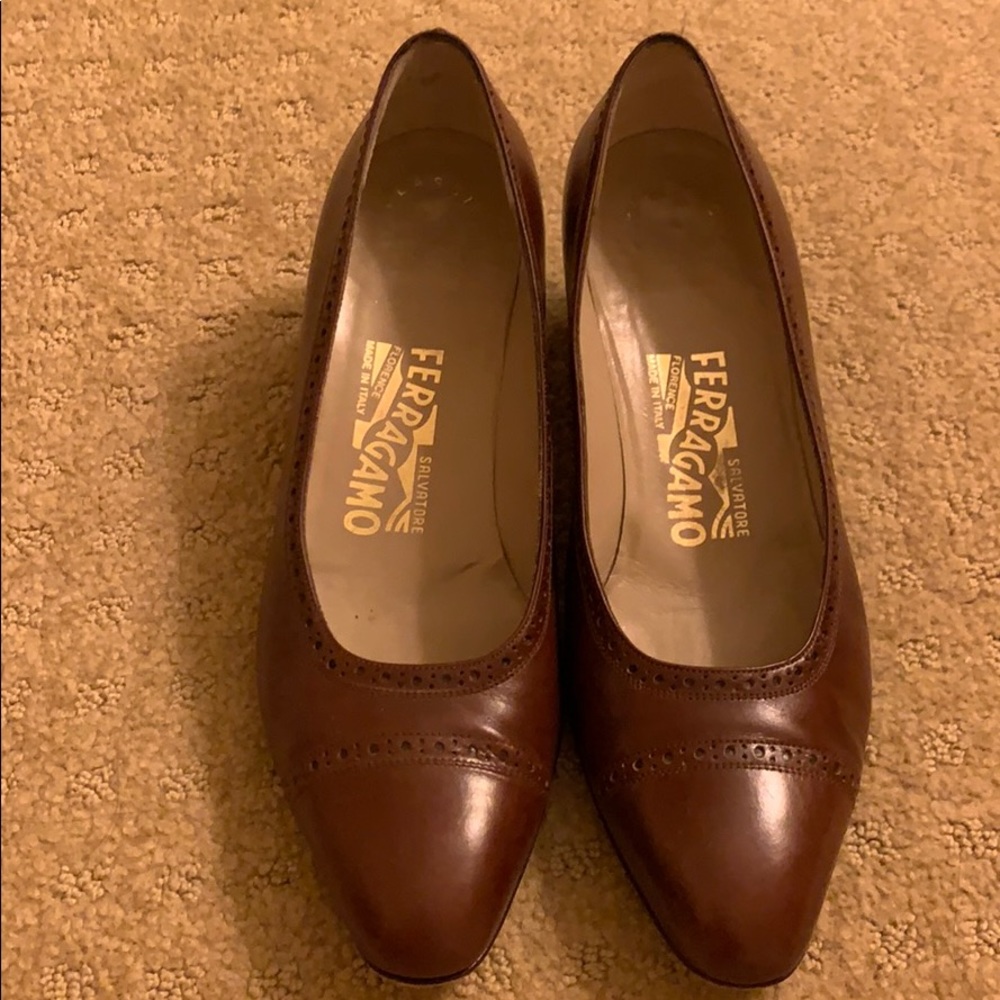 Ferragamo brown classic heels